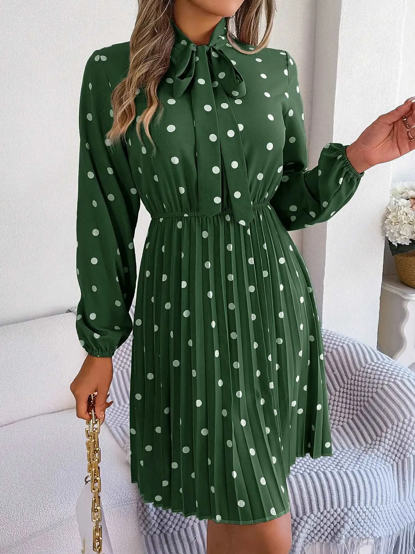 Women's Polka-dot Neck Bow Waist-controlled Long Sleeved Pleated Dress