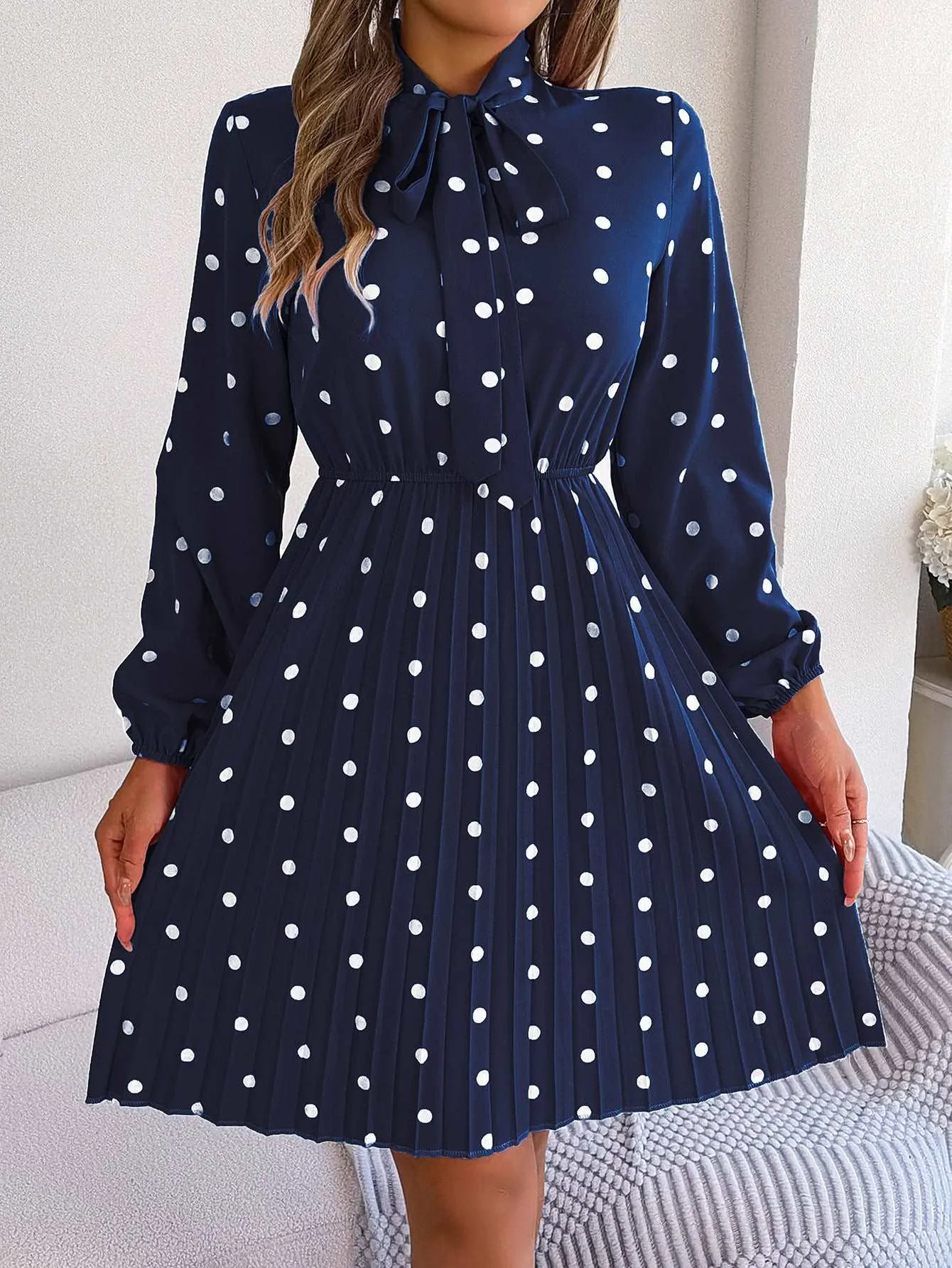 Women's Polka-dot Neck Bow Waist-controlled Long Sleeved Pleated Dress