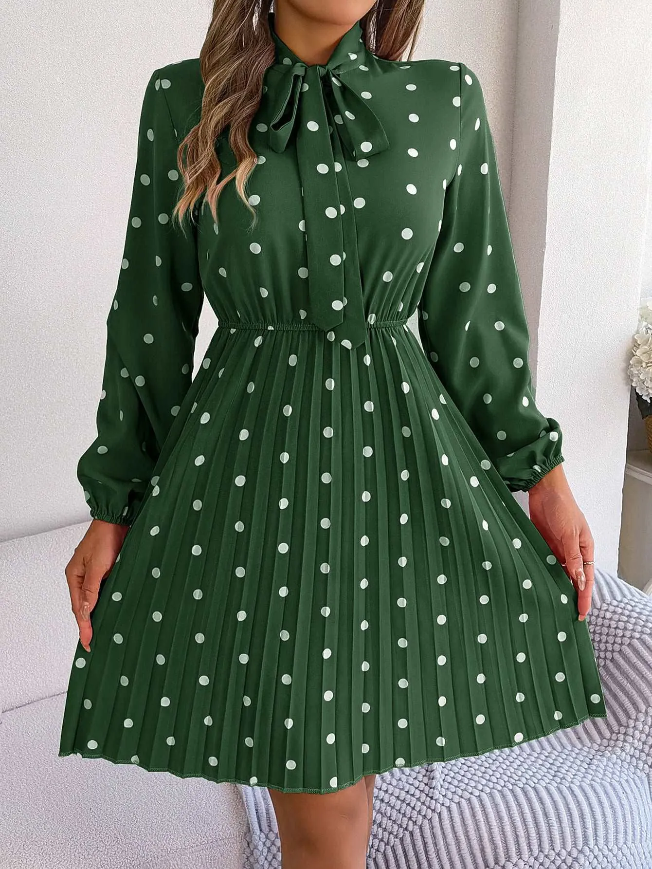 Women's Polka-dot Neck Bow Waist-controlled Long Sleeved Pleated Dress